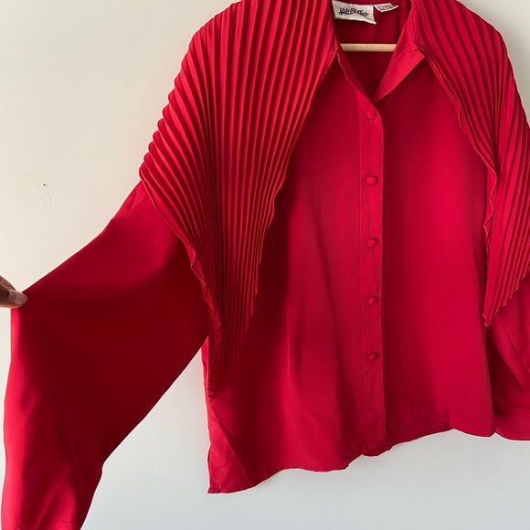 Red Vintage Cape Shirt - Picture 3 of 4
